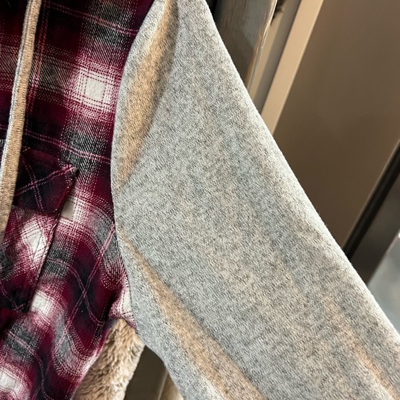 Adam Levine hooded flannel - Picture 3 of 4